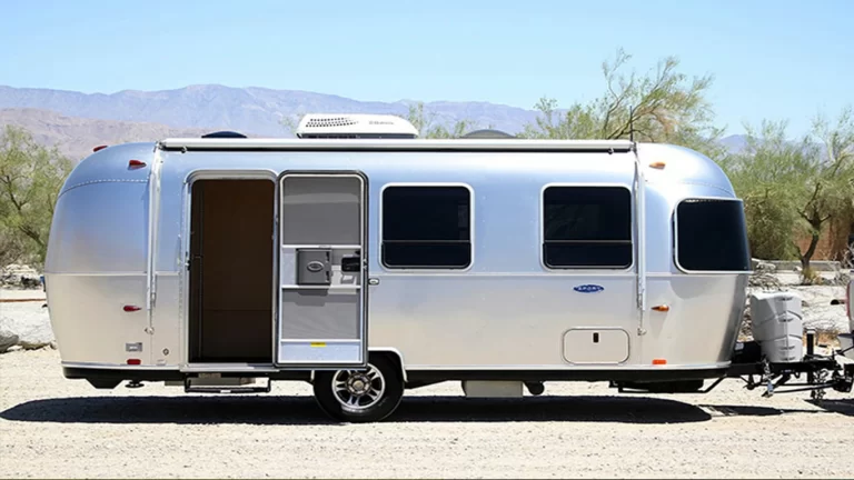 Vive una aventura inolvidable en una caravana Airstream Sport