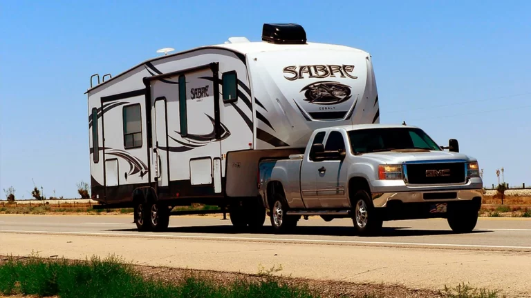 ¿Cómo saber si mi coche puede llevar una caravana?